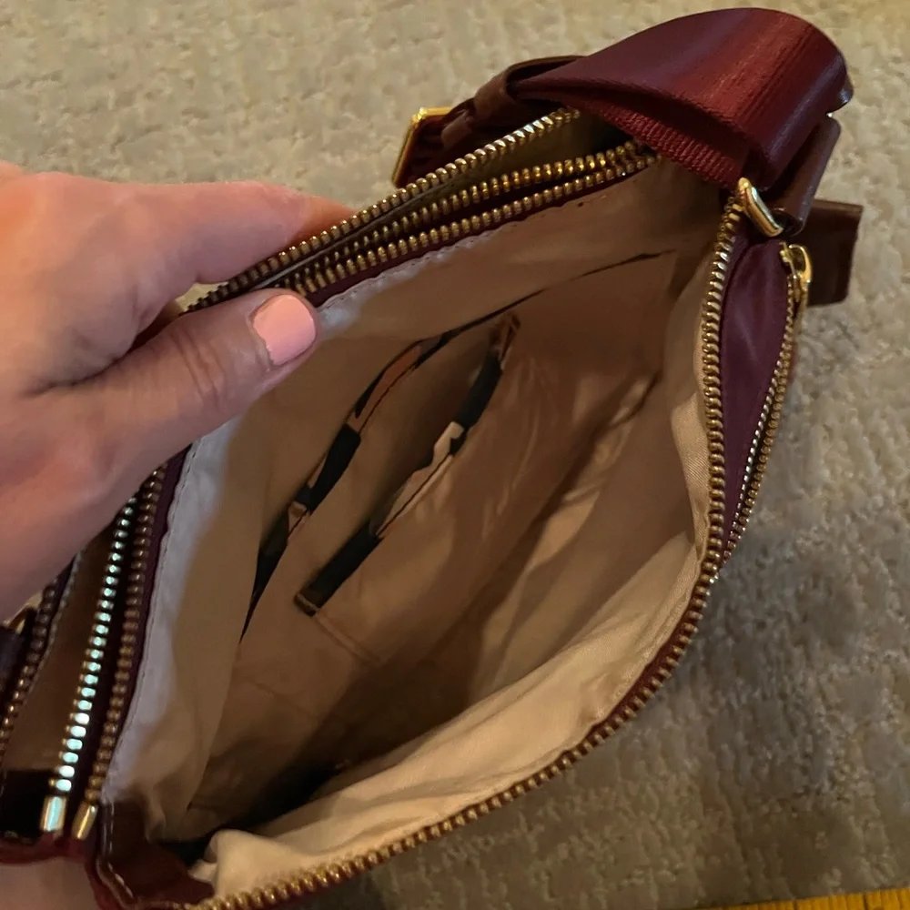 EUC Tumi Voyager Burgundy Crossbody with Gold Hardware, - Picture 4 of 9